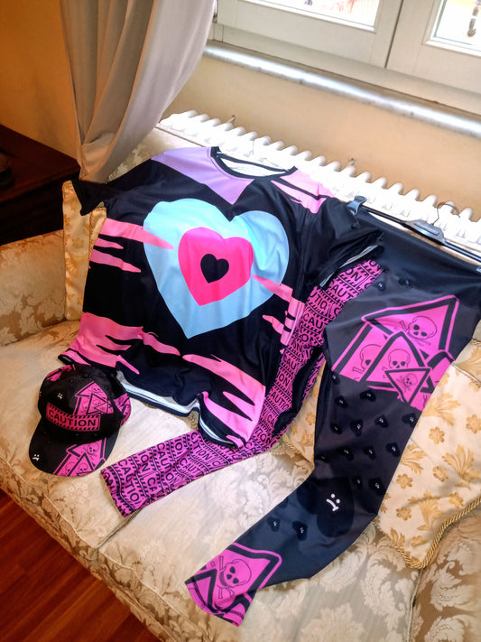 Se Son Rose - Heart Black T-Shirt