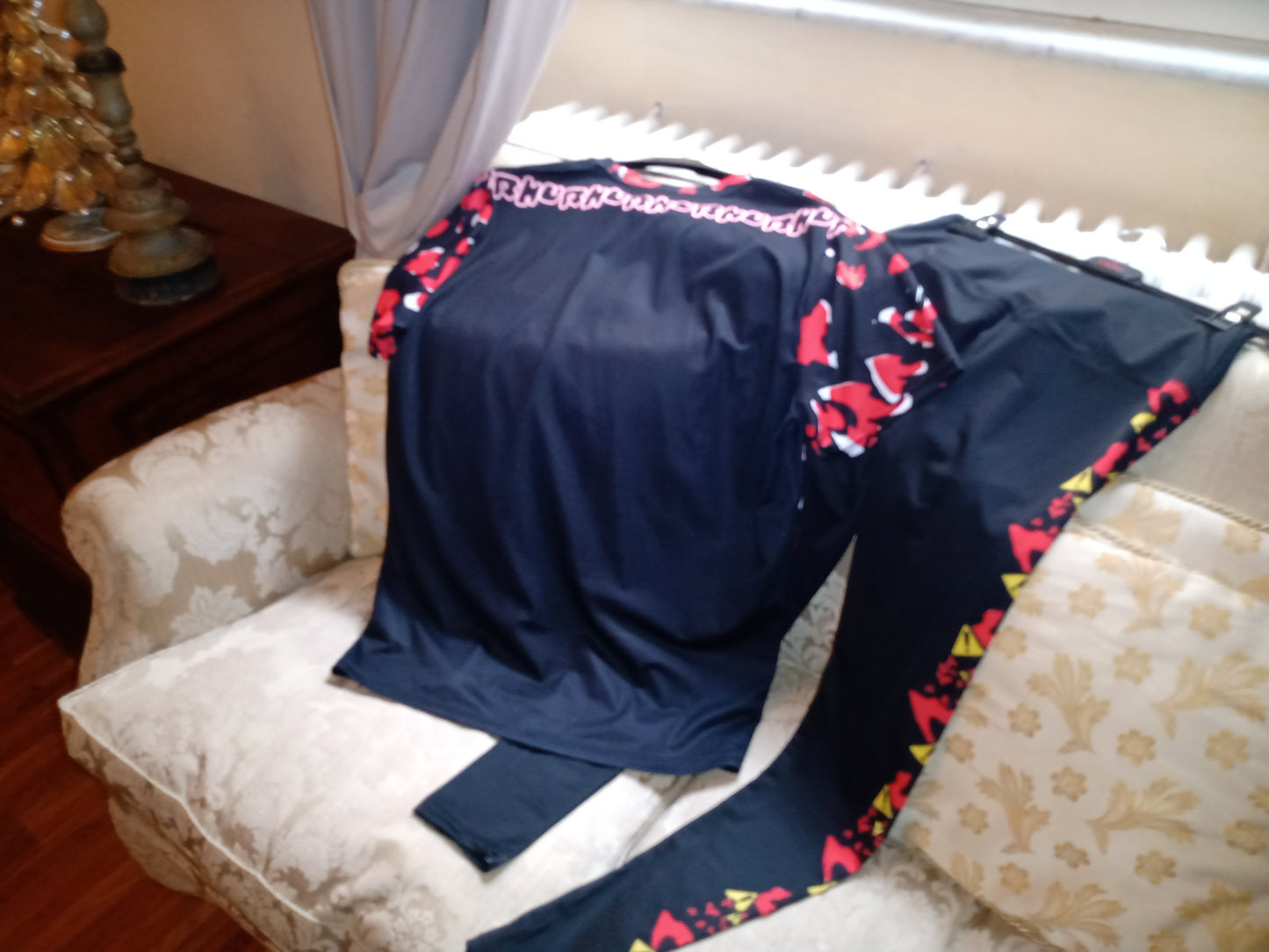 Se Son Rose - Red White Heart T-Shirt - black RHU Back