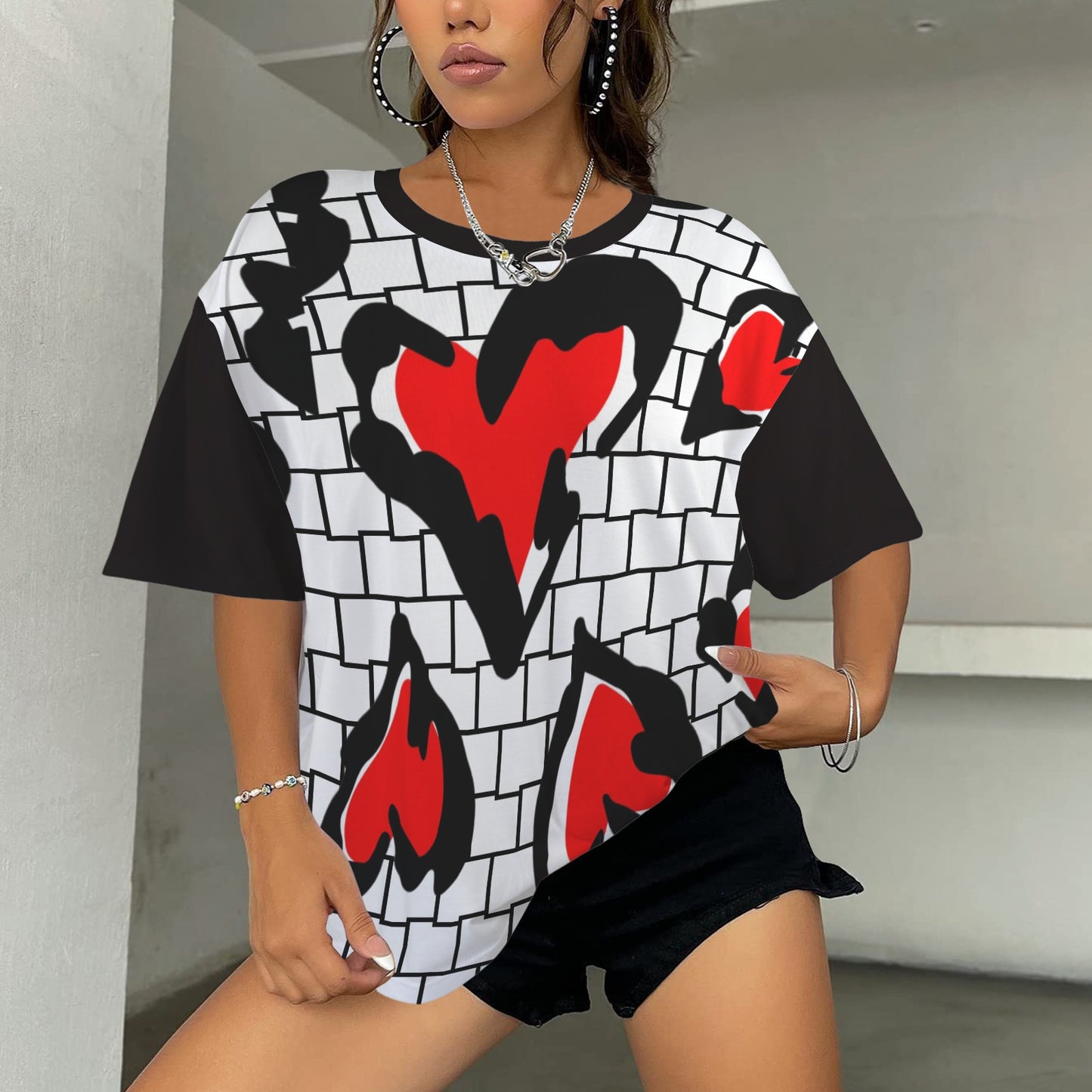 SE SON ROSE T-SHIRT -WHITE/BLACK WALL & HEARTS